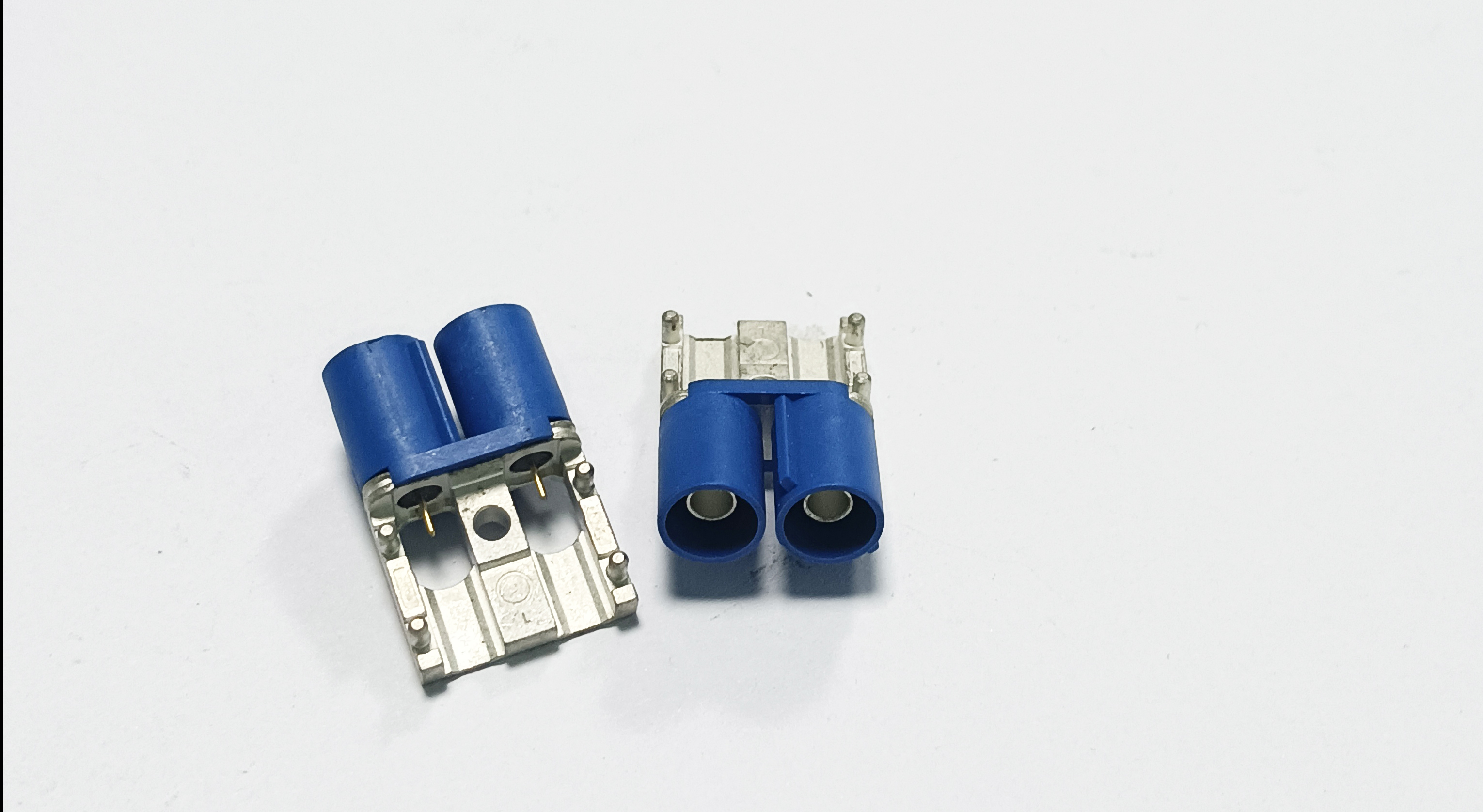 生產FAKRA連接器用什么機器？